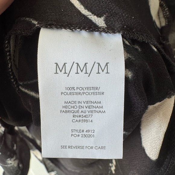 CAbi Silhouette Blouse #4912 NWOT - Picture 6 of 6